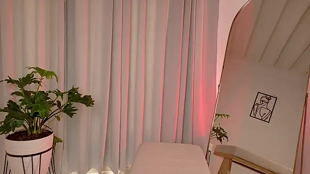 Zara Nova online show from February 2026 07:07:01 PM