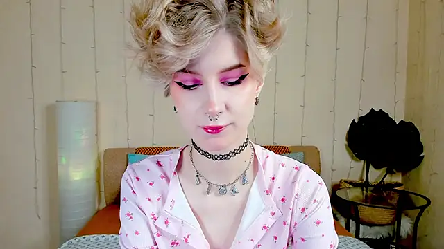 Angel Julles online show from November 2025 01:07:02 AM