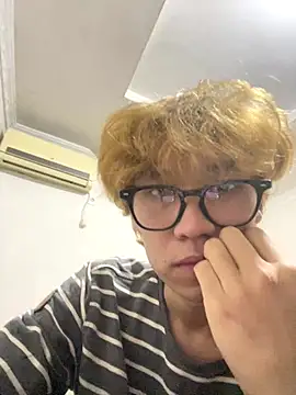 Snapshot of DaleHammer chatting on October 2025 03:29:02 AM DaleHammer online show from October 2025 03:29:02 AM