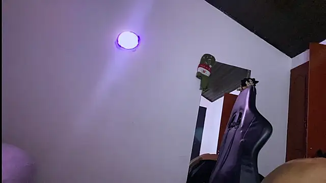 Snapshot of 3v1l chatting on December 2025 07:46:02 AM 3v1l online show from December 2025 07:46:02 AM