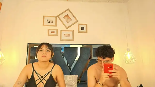 Zoe And Dylan  online show from November 2025 12:27:02 PM