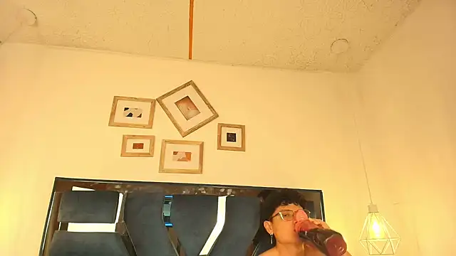 Zoe And Dylan  online show from December 2025 12:32:01 PM