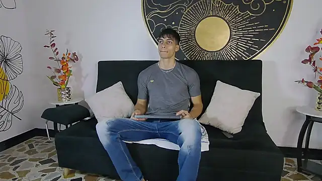 AlessioVitale online show from November 2025 12:26:01 PM