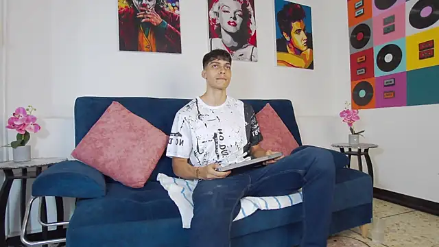 AlessioVitale online show from November 2025 12:20:01 PM