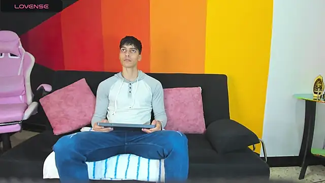 AlessioVitale online show from December 2025 12:21:02 PM