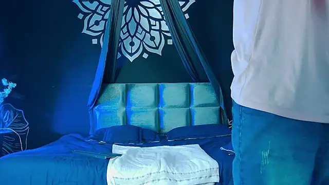 Snapshot of AlessioVitale chatting on December 2025 12:02:02 PM AlessioVitale online show from December 2025 12:02:02 PM