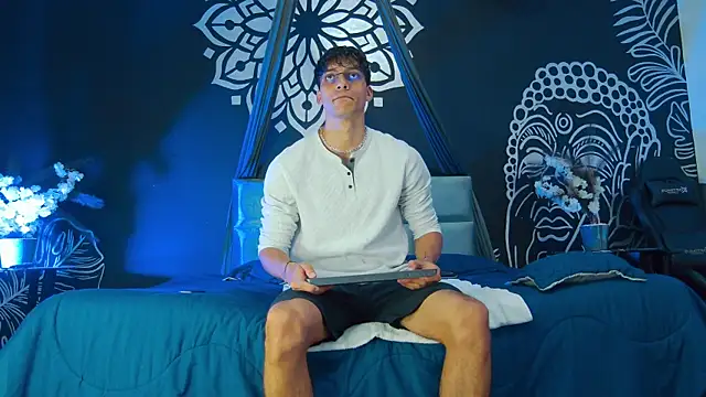 Snapshot of AlessioVitale chatting on January 2026 12:07:02 PM AlessioVitale online show from January 2026 12:07:02 PM