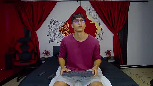 Snapshot of AlessioVitale chatting on January 2026 12:10:02 PM AlessioVitale online show from January 2026 12:10:02 PM