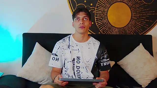 Snapshot of AlessioVitale chatting on February 2026 07:56:02 PM AlessioVitale online show from February 2026 07:56:02 PM