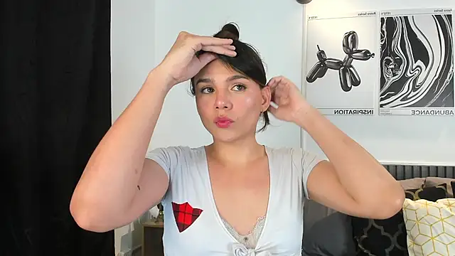 Cloe Bonne online show from November 2025 08:19:01 PM