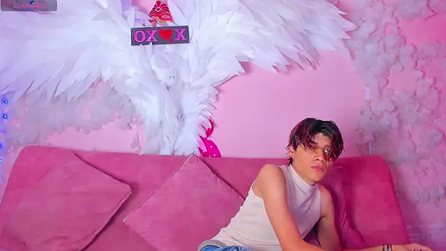 Leo Glow online show from January 2026 01:48:02 PM