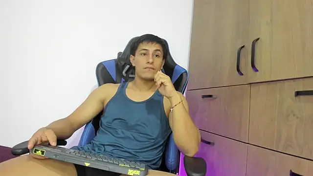 dorman boy online show from December 2025 02:40:01 AM