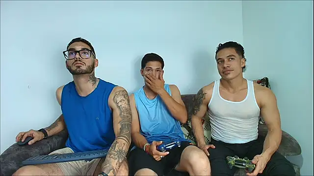 Snapshot of thebadboys05 chatting on November 2025 04:45:02 AM thebadboys05 online show from November 2025 04:45:02 AM