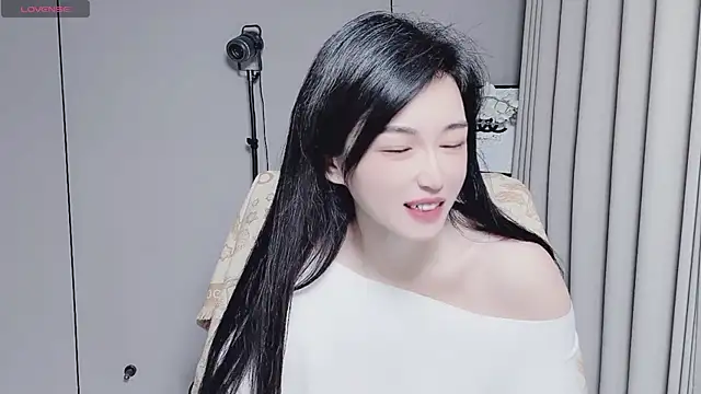 Snapshot of YunShan-33 chatting on November 2025 03:09:02 AM YunShan-33 online show from November 2025 03:09:02 AM