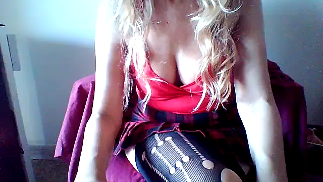 Snapshot of salentinasexy chatting on December 2025 10:53:01 AM salentinasexy online show from December 2025 10:53:01 AM