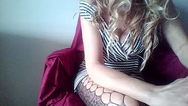 Snapshot of salentinasexy chatting on December 2025 07:57:02 AM salentinasexy online show from December 2025 07:57:02 AM