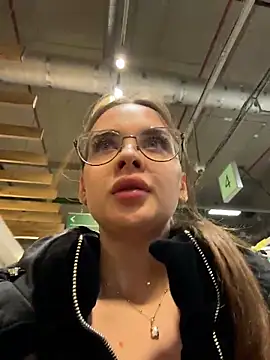 Snapshot of KristiRich chatting on November 2025 08:28:01 AM KristiRich online show from November 2025 08:28:01 AM