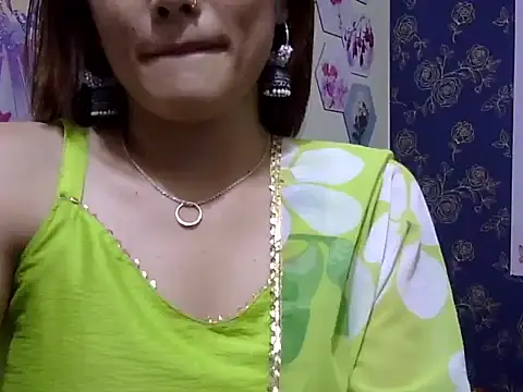 maira 33 online show from March 2026 06:18:02 PM