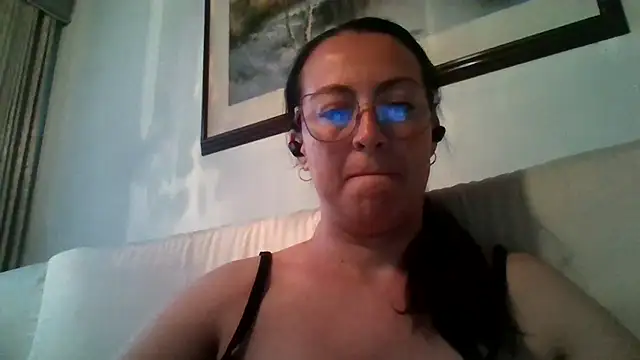 Lauryn Jones online show from April 2026 10:40:01 PM