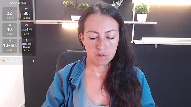 Snapshot of Lauryn_Jones chatting on May 2026 05:21:02 PM Lauryn Jones online show from May 2026 05:21:02 PM