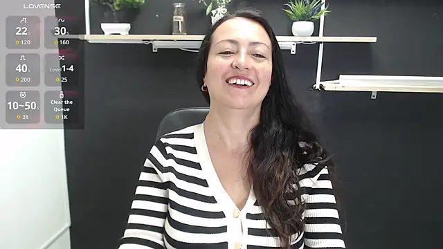 Snapshot of Lauryn_Jones chatting on May 2026 05:21:02 PM Lauryn Jones online show from May 2026 05:21:02 PM