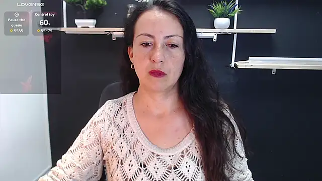 Snapshot of Lauryn_Jones chatting on May 2026 05:43:02 PM Lauryn Jones online show from May 2026 05:43:02 PM