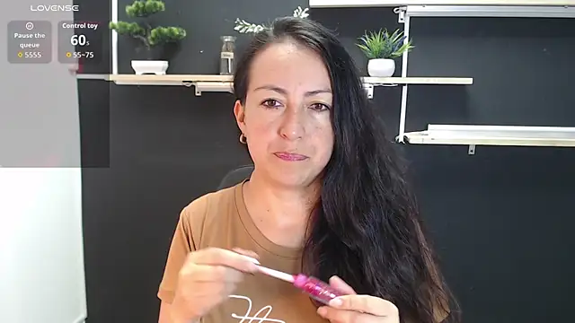 Snapshot of Lauryn_Jones chatting on May 2026 06:03:02 PM Lauryn Jones online show from May 2026 06:03:02 PM