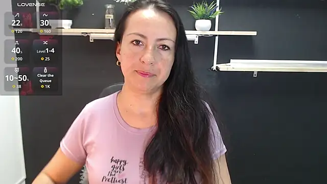 Snapshot of Lauryn_Jones chatting on May 2026 06:14:02 PM Lauryn Jones online show from May 2026 06:14:02 PM