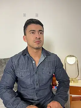 Snapshot of Chris_Clarck chatting on November 2025 08:03:01 PM Chris Clarck online show from November 2025 08:03:01 PM