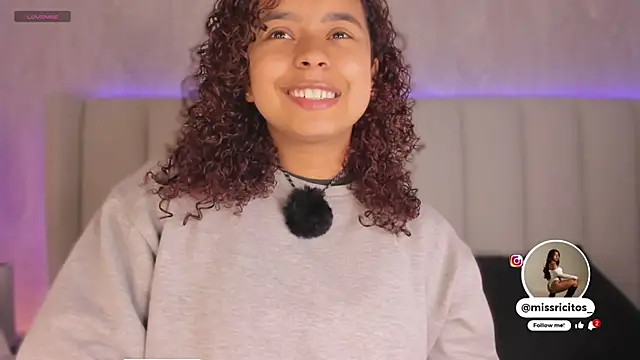 Snapshot of LaraCurls chatting on November 2025 11:53:01 AM LaraCurls online show from November 2025 11:53:01 AM