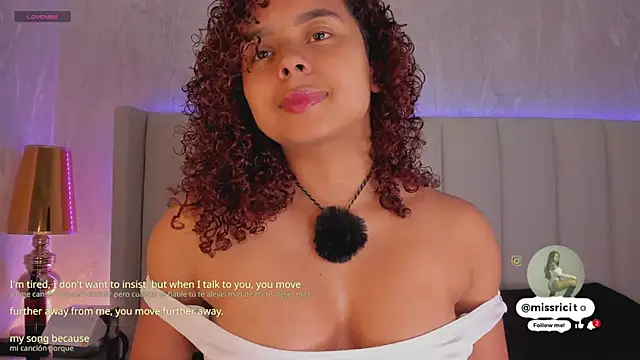 Snapshot of LaraCurls chatting on November 2025 11:46:01 AM LaraCurls online show from November 2025 11:46:01 AM