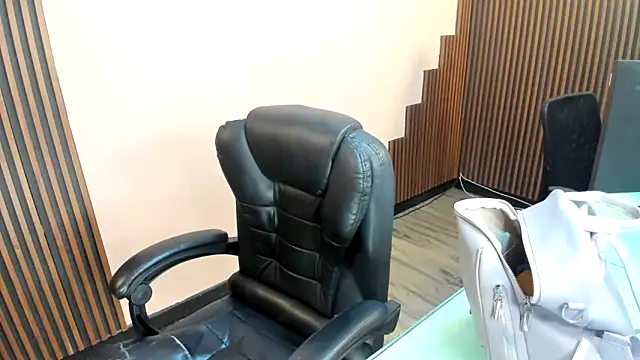 Snapshot of desk_desire chatting on December 2025 11:15:02 AM desk desire online show from December 2025 11:15:02 AM