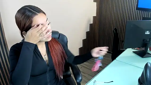 Snapshot of desk_desire chatting on December 2025 11:16:02 AM desk desire online show from December 2025 11:16:02 AM