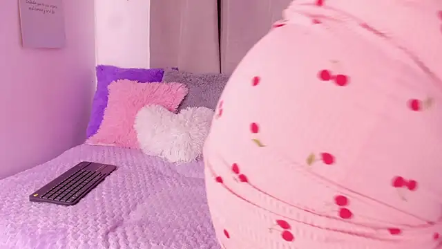 Snapshot of alanaa_gomezz chatting on December 2025 06:57:02 PM alanaa gomezz online show from December 2025 06:57:02 PM