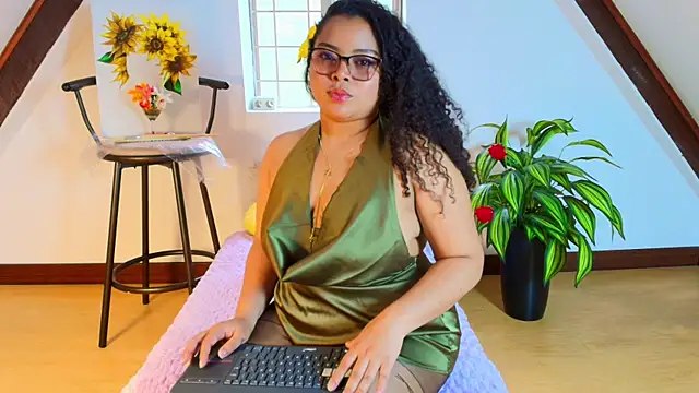 alanaa gomezz online show from July 2026 06:12:01 PM
