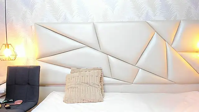 laurettedela rouse online show from November 2025 11:22:01 AM