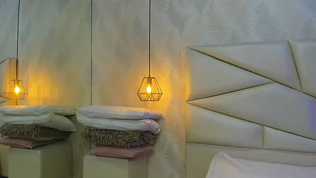 laurettedela rouse online show from December 2025 10:02:01 AM