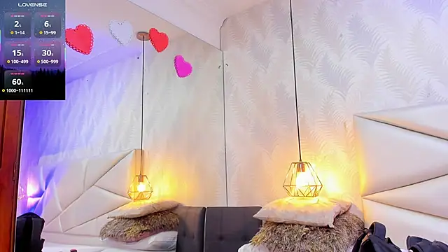 laurettedela rouse online show from December 2025 10:41:02 AM