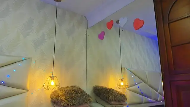 laurettedela rouse online show from December 2025 10:11:01 AM