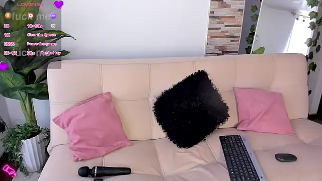 Snapshot of Evelyn_R_ chatting on June 2026 03:21:02 PM Evelyn R online show from June 2026 03:21:02 PM