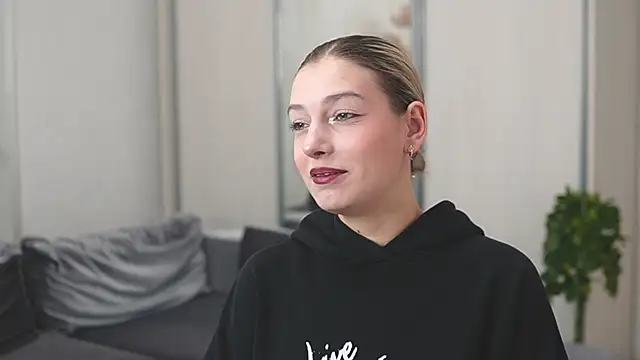 Snapshot of BlushVenom chatting on November 2025 05:13:01 PM BlushVenom online show from November 2025 05:13:01 PM