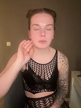 LisaFreierxx online show from February 2026 09:36:02 PM