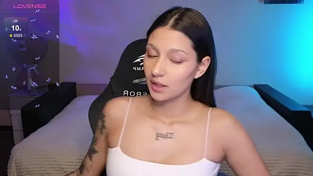 Snapshot of Nikol_Goldysss chatting on November 2025 02:12:01 AM Nikol Goldysss online show from November 2025 02:12:01 AM