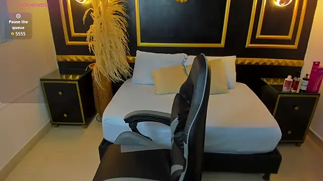 Snapshot of shanel_smithh chatting on December 2025 12:24:02 PM shanel smithh online show from December 2025 12:24:02 PM