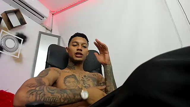 Snapshot of YuleimysAndAlex chatting on November 2025 02:34:02 AM YuleimysAndAlex online show from November 2025 02:34:02 AM