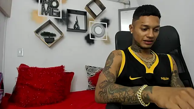 Snapshot of YuleimysAndAlex chatting on November 2025 03:18:02 AM YuleimysAndAlex online show from November 2025 03:18:02 AM