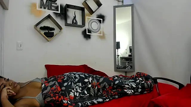 Snapshot of YuleimysAndAlex chatting on November 2025 04:12:01 AM YuleimysAndAlex online show from November 2025 04:12:01 AM