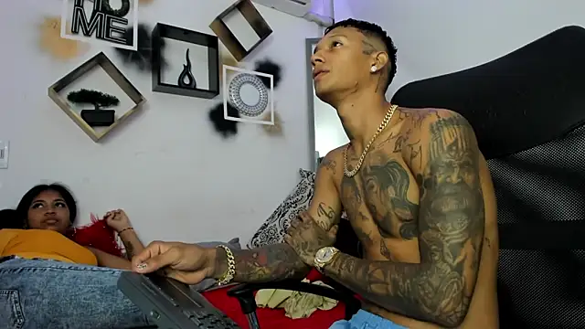 Snapshot of YuleimysAndAlex chatting on November 2025 04:22:01 AM YuleimysAndAlex online show from November 2025 04:22:01 AM