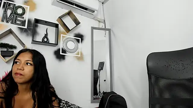 Snapshot of YuleimysAndAlex chatting on November 2025 03:07:01 AM YuleimysAndAlex online show from November 2025 03:07:01 AM