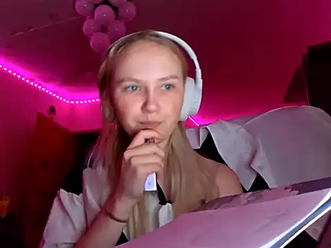 KarinRobertson online show from November 2025 03:27:02 PM